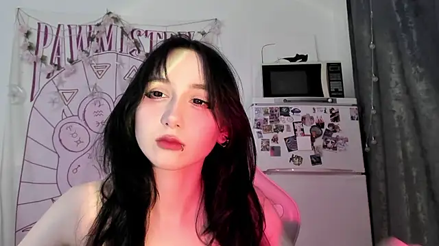 Holy420lolii online show from February 5, 2026, 7:10 pm