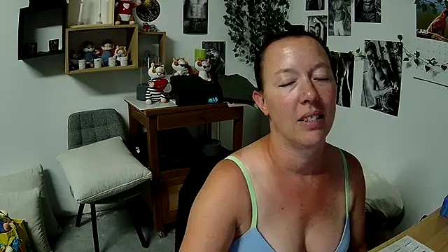 Snapshot of AnyaKrey@xh chatting on July 6, 2026, 11:39 am AnyaKreyxh online show from July 6, 2026, 11:39 am
