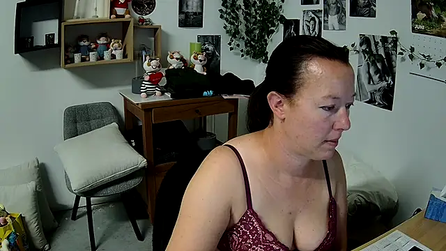 Snapshot of AnyaKrey@xh chatting on June 15, 2026, 11:21 am AnyaKreyxh online show from June 15, 2026, 11:21 am