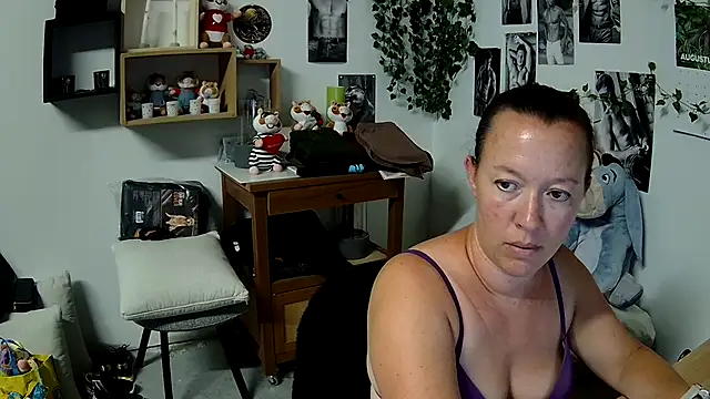 Snapshot of AnyaKrey@xh chatting on August 5, 2026, 11:37 am AnyaKreyxh online show from August 5, 2026, 11:37 am