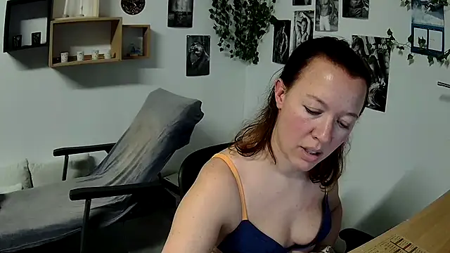 AnyaKreyxh online show from February 9, 2025, 6:16 pm