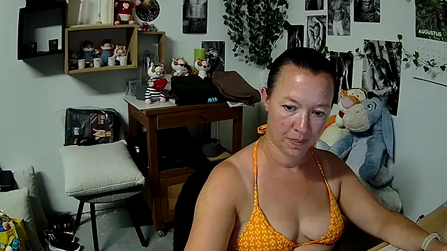 Snapshot of AnyaKrey@xh chatting on August 4, 2026, 11:15 am AnyaKreyxh online show from August 4, 2026, 11:15 am