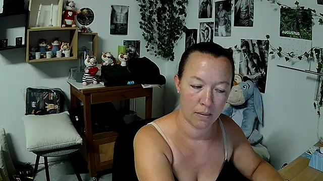Snapshot of AnyaKrey@xh chatting on August 7, 2026, 11:27 am AnyaKreyxh online show from August 7, 2026, 11:27 am