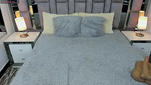 EMMAHILL1 online show from March 6, 2025, 7:32 pm