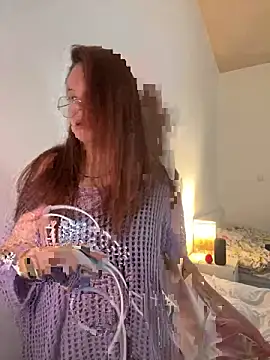 Snapshot of lovebellagrey chatting on May 5, 2026, 9:12 am lovebellagrey online show from May 5, 2026, 9:12 am