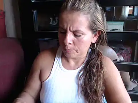 Snapshot of DevoraAmateur chatting on January 22, 2025, 7:34 pm DevoraAmateur online show from January 22, 2025, 7:34 pm