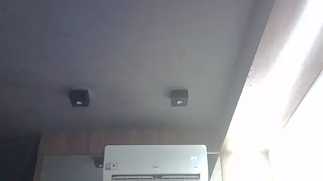 Skinny-Kitten online show from April 1, 2026, 1:41 pm