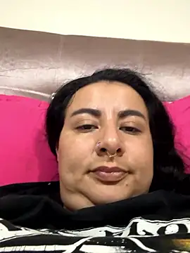 Snapshot of Abril_Luv chatting on January 6, 2026, 12:03 am Abril Luv online show from January 6, 2026, 12:03 am