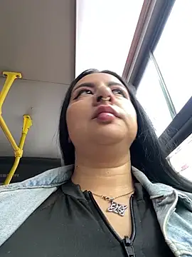 Abril Luv online show from April 10, 2026, 12:12 pm