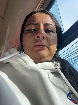 Snapshot of Abril_Luv chatting on April 23, 2026, 12:29 pm Abril Luv online show from April 23, 2026, 12:29 pm