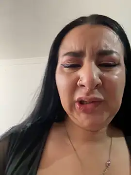 Snapshot of Abril_Luv chatting on October 22, 2025, 1:10 pm Abril Luv online show from October 22, 2025, 1:10 pm