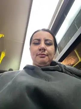 Abril Luv online show from February 20, 2026, 1:02 am