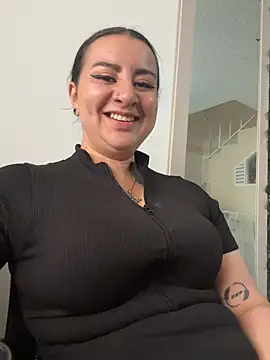 Abril Luv online show from March 9, 2026, 1:03 pm