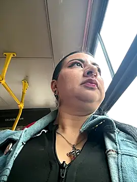 Snapshot of Abril_Luv chatting on December 21, 2025, 11:45 am Abril Luv online show from December 21, 2025, 11:45 am