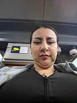 Snapshot of Abril_Luv chatting on December 20, 2025, 12:46 am Abril Luv online show from December 20, 2025, 12:46 am