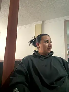 Snapshot of Abril_Luv chatting on January 6, 2026, 1:37 pm Abril Luv online show from January 6, 2026, 1:37 pm