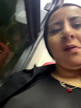 Snapshot of Abril_Luv chatting on October 22, 2025, 1:05 am Abril Luv online show from October 22, 2025, 1:05 am