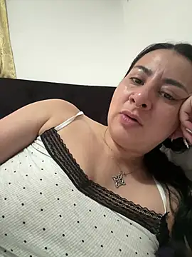 Snapshot of Abril_Luv chatting on April 27, 2026, 12:36 pm Abril Luv online show from April 27, 2026, 12:36 pm