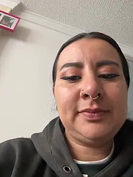 Abril Luv online show from March 25, 2026, 1:43 pm