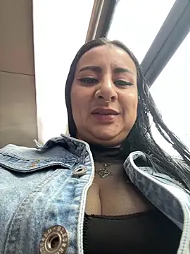 Abril Luv online show from April 17, 2026, 12:08 pm