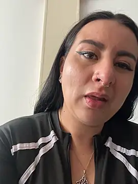 Snapshot of Abril_Luv chatting on April 20, 2026, 1:35 pm Abril Luv online show from April 20, 2026, 1:35 pm