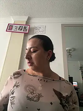 Snapshot of Abril_Luv chatting on May 25, 2026, 1:10 pm Abril Luv online show from May 25, 2026, 1:10 pm