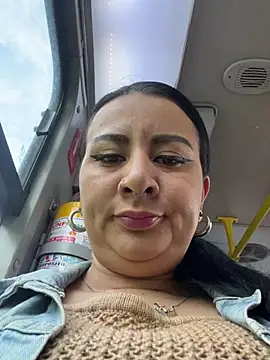 Snapshot of Abril_Luv chatting on March 18, 2025, 12:06 pm Abril Luv online show from March 18, 2025, 12:06 pm
