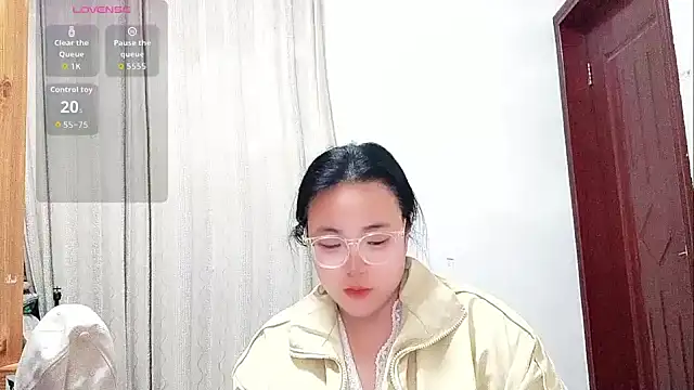 Vivianangn-e online show from April 9, 2026, 2:45 pm