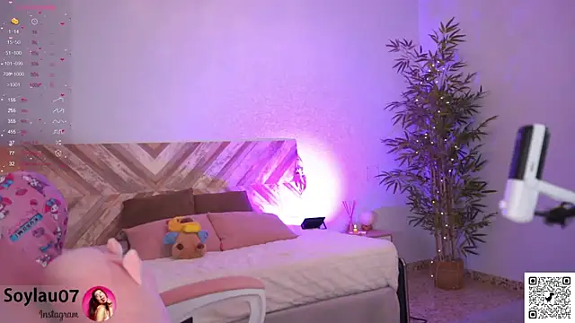 imjess01 online show from April 13, 2026, 3:38 pm