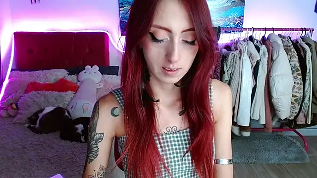 Snapshot of alisseallie chatting on October 14, 2025, 9:36 pm alisseallie online show from October 14, 2025, 9:36 pm