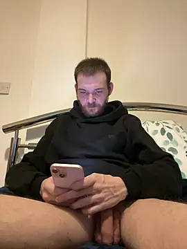 Snapshot of Z1uk chatting on July 16, 2026, 5:43 pm Z1uk online show from July 16, 2026, 5:43 pm