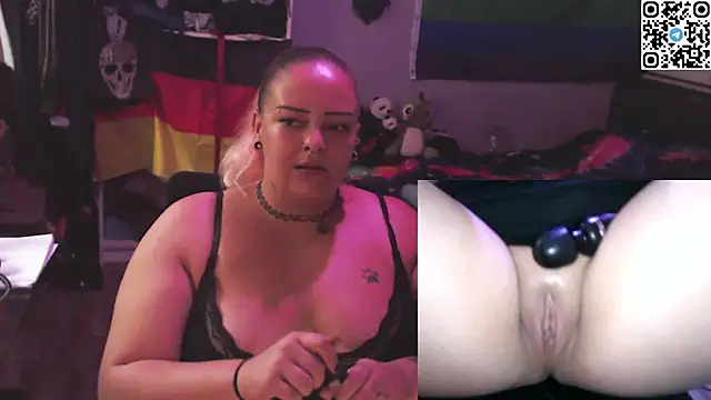 Snapshot of DarkBunnyPlay chatting on July 1, 2026, 7:41 am DarkBunnyPlay online show from July 1, 2026, 7:41 am