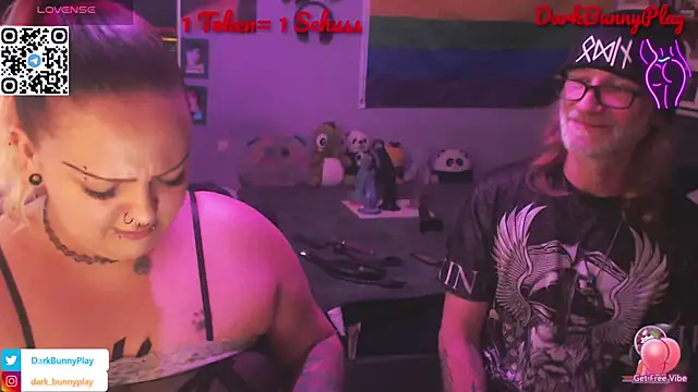 Snapshot of DarkBunnyPlay chatting on September 25, 2025, 7:47 am DarkBunnyPlay online show from September 25, 2025, 7:47 am