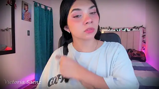 Snapshot of victoriaasaenz_ chatting on December 17, 2025, 12:37 am victoriaasaenz online show from December 17, 2025, 12:37 am
