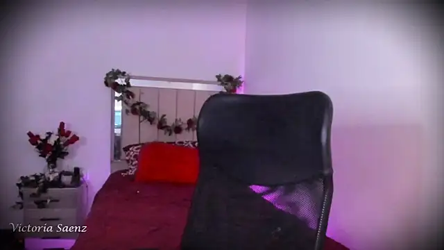 victoriaasaenz  online show from April 5, 2026, 12:50 am