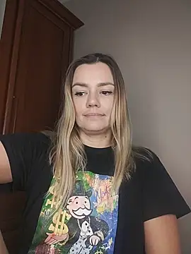 KrissSexi online show from November 21, 2025, 1:21 pm