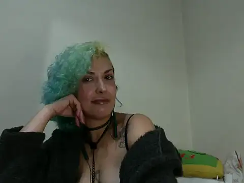 Snapshot of MariLouM chatting on May 17, 2026, 6:30 pm MariLouM online show from May 17, 2026, 6:30 pm
