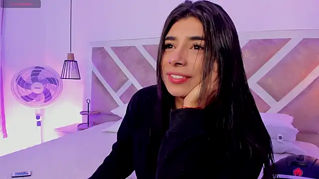 ZiaCalifa online show from April 18, 2026, 11:23 am