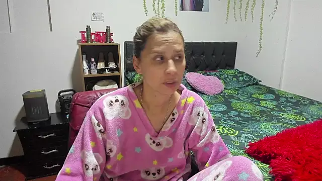 Snapshot of lauren_ashlee chatting on February 12, 2026, 11:37 pm lauren ashlee online show from February 12, 2026, 11:37 pm