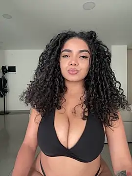 Mariecurl online show from May 8, 2026, 7:28 pm