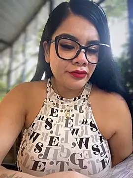 Snapshot of Insane_Issa chatting on March 17, 2025, 9:57 pm Insane Issa online show from March 17, 2025, 9:57 pm