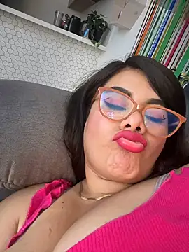 Snapshot of Insane_Issa chatting on February 18, 2025, 6:37 pm Insane Issa online show from February 18, 2025, 6:37 pm