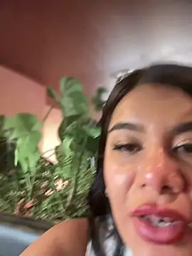 Snapshot of Insane_Issa chatting on December 21, 2025, 6:09 pm Insane Issa online show from December 21, 2025, 6:09 pm