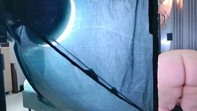 NathaxaLeans online show from October 24, 2025, 11:42 am