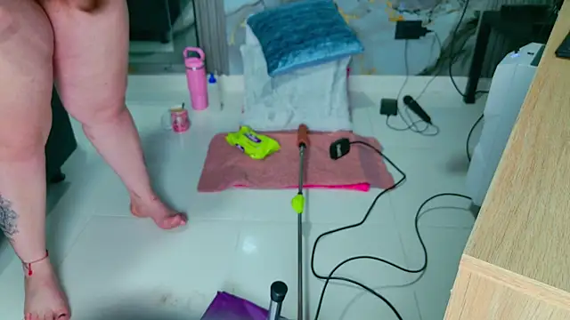 NathaxaLeans online show from November 18, 2025, 11:46 am