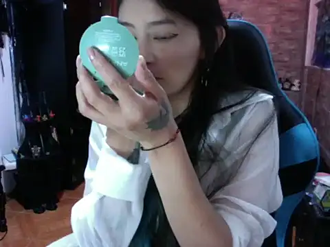 Snapshot of AngelaQueen_ chatting on October 27, 2025, 5:14 pm AngelaQueen online show from October 27, 2025, 5:14 pm