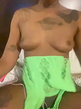 Snapshot of SlimBeenBadd1981 chatting on December 23, 2024, 2:17 pm SlimBeenBadd1981 online show from December 23, 2024, 2:17 pm