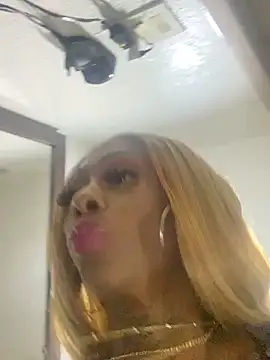 Snapshot of SlimBeenBadd1981 chatting on February 10, 2025, 1:55 pm SlimBeenBadd1981 online show from February 10, 2025, 1:55 pm