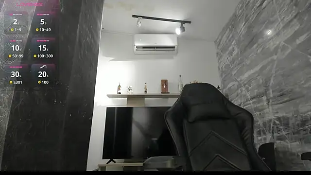 LunaBaker-1 online show from September 19, 2025, 7:18 pm