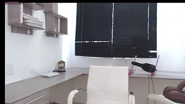 Snapshot of MIYESSI chatting on March 19, 2025, 6:23 pm MIYESSI online show from March 19, 2025, 6:23 pm